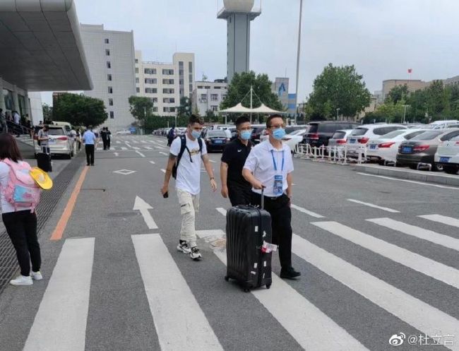 《禁止的爱浴室吃奶无删》