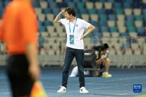 校花被惩罚下面放震蛋上课
